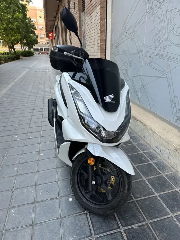 Moto _Honda_ PCX_ 125_ cm³ . - photo numéro 5