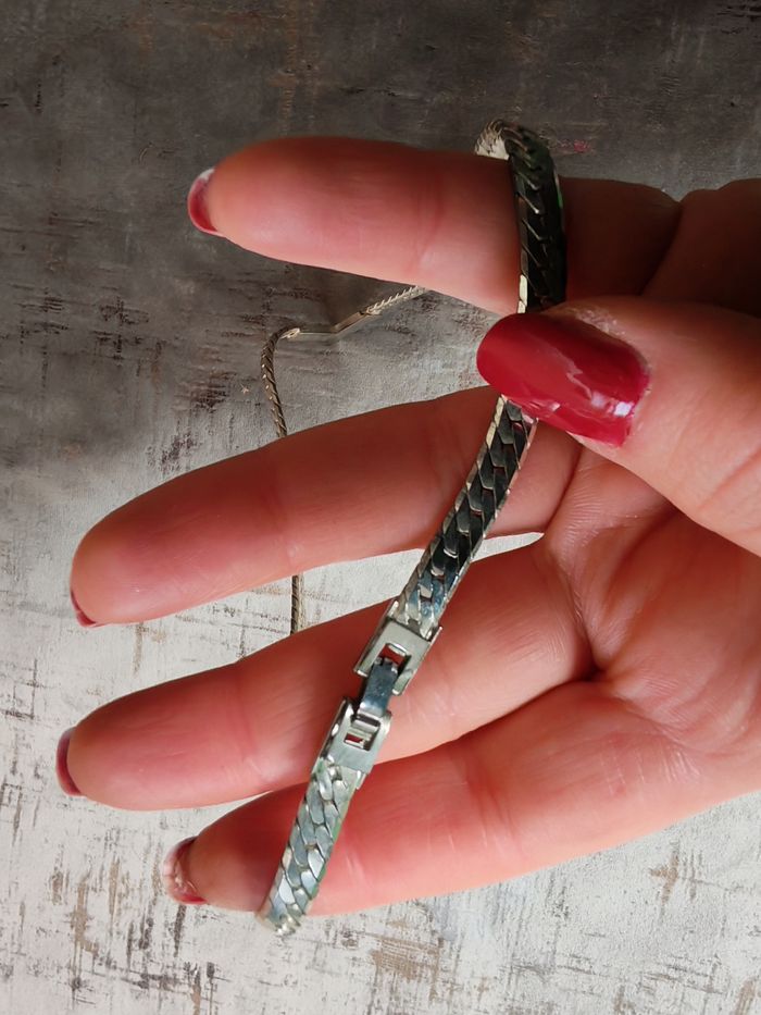 Collier en forme de V couleur argentée maillons serpent plat - photo numéro 5