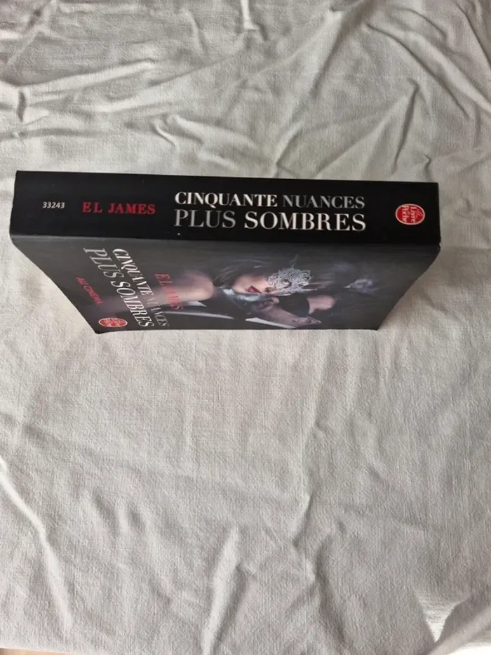 Cinquante nuances plus sombres - photo numéro 3
