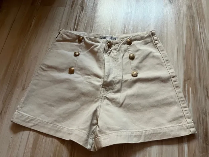 short crème beige à boutons doré zara - photo numéro 6