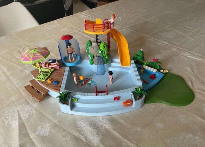 Piscine avec toboggan Playmobil n°4858