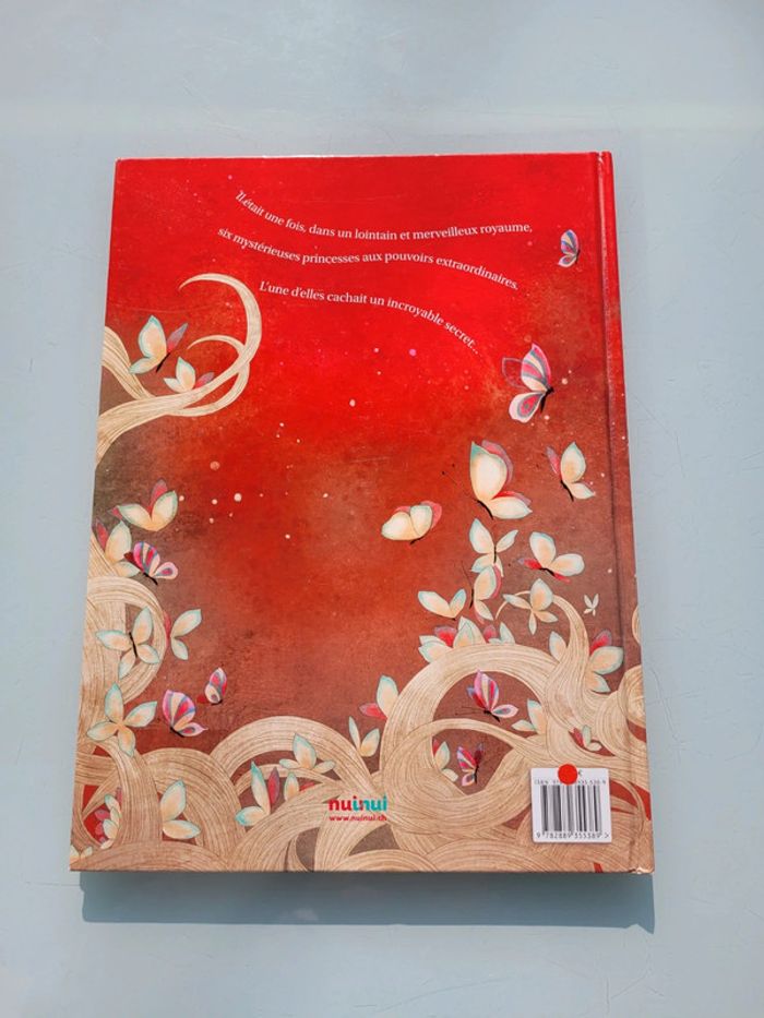 Magnifique livre Mystérieuses Princesses avec des touches métallisées - photo numéro 13