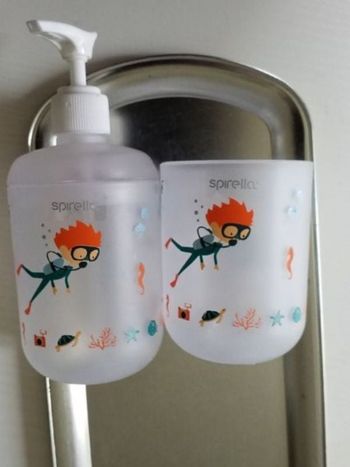 accessoires de sa5de bain très bon état