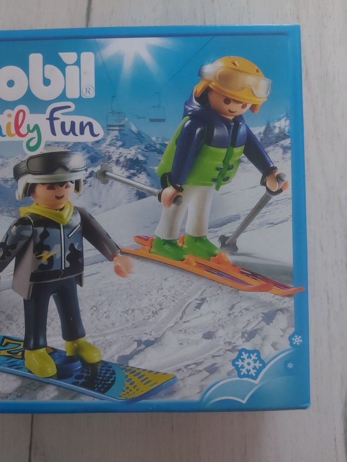 Playmobil 9286 - Vacanciers aux sports d'hiver. - photo numéro 3