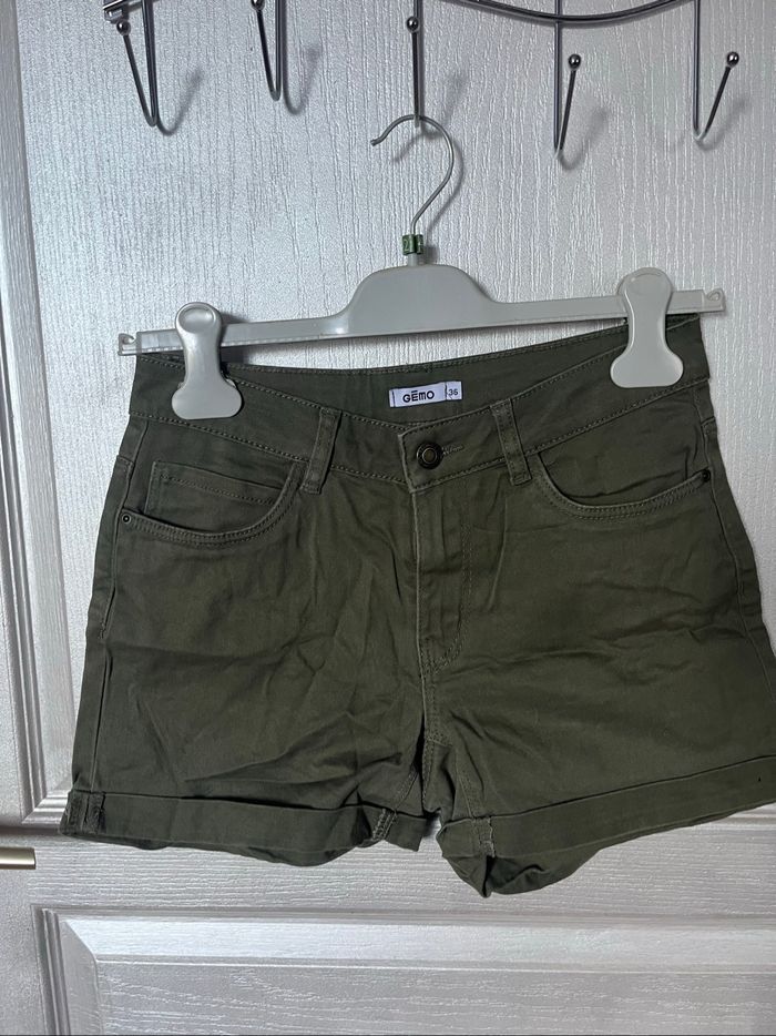 Short kaki