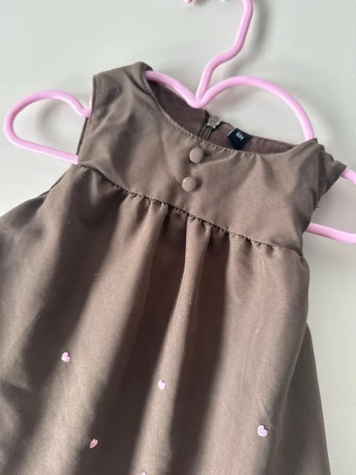 👗 Robe marron hiver  Très bon état  - 6 mois - motif princesse- très bon état - photo numéro 2