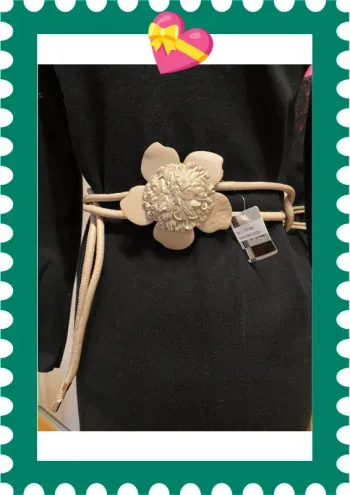 Ceinture décoration florale beige neuve