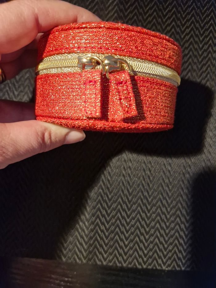 Trousse Dior rouge et doré - photo numéro 2