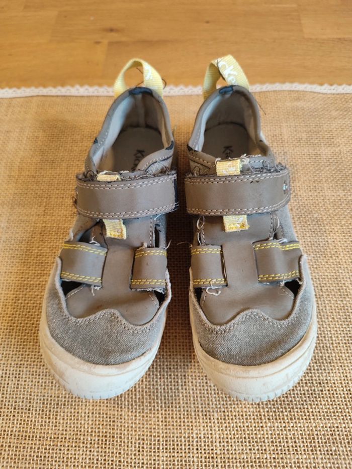 Sandales fermées / baskets ouvertes à scratch Kickers en 30
