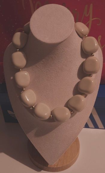 Collier résine neuf
