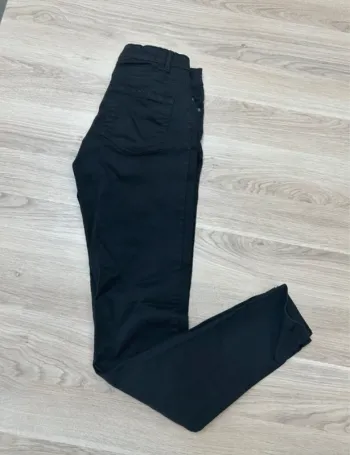 Jean noire taille 36