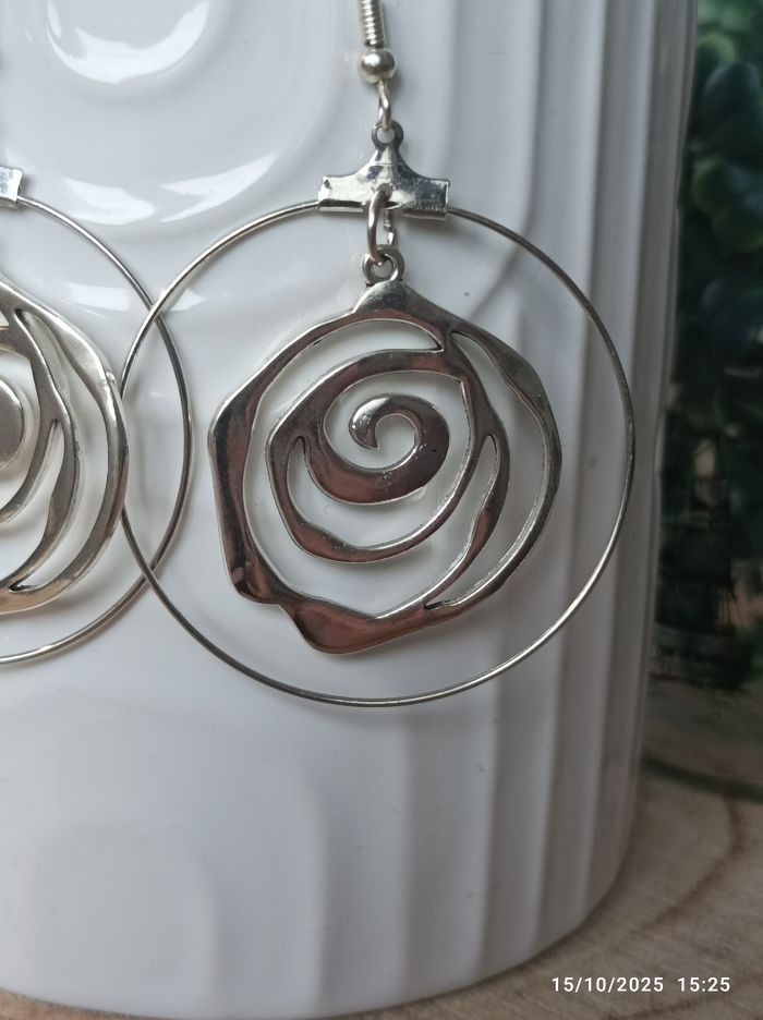 🌺 Boucles d'oreilles créoles argentées - photo numéro 2