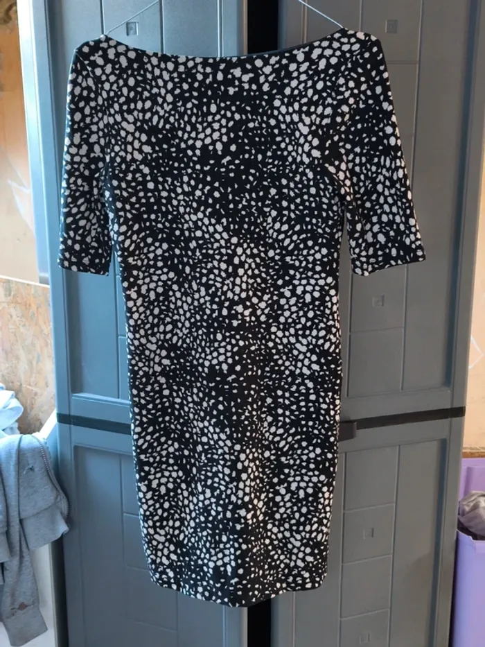 Robe chic noir et blanc - photo numéro 4