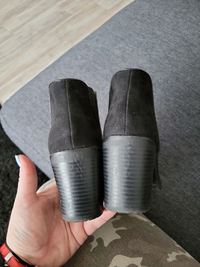 Bottines noires. - photo numéro 2