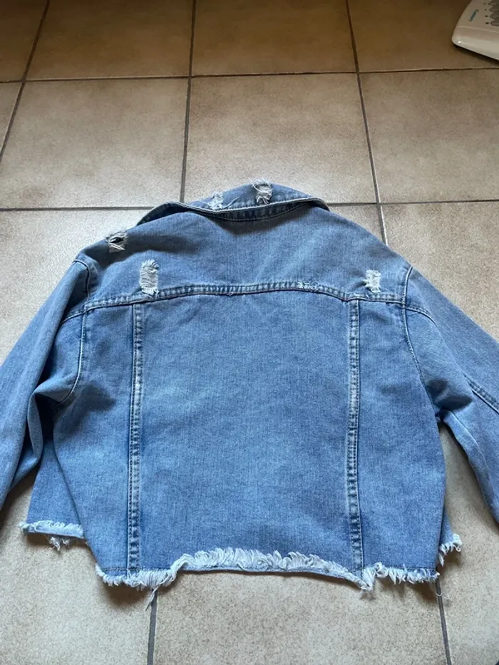 Chemise en jean effet destroy - photo numéro 5