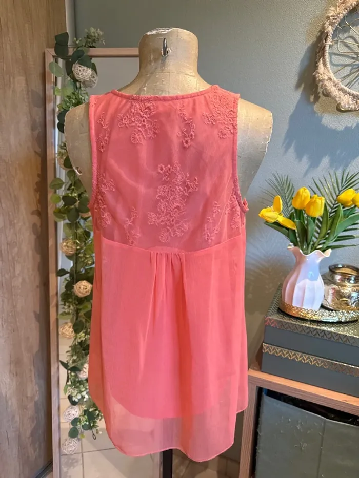 Très jolie blouse, sans manches avec dentelle, doublé femme - photo numéro 4