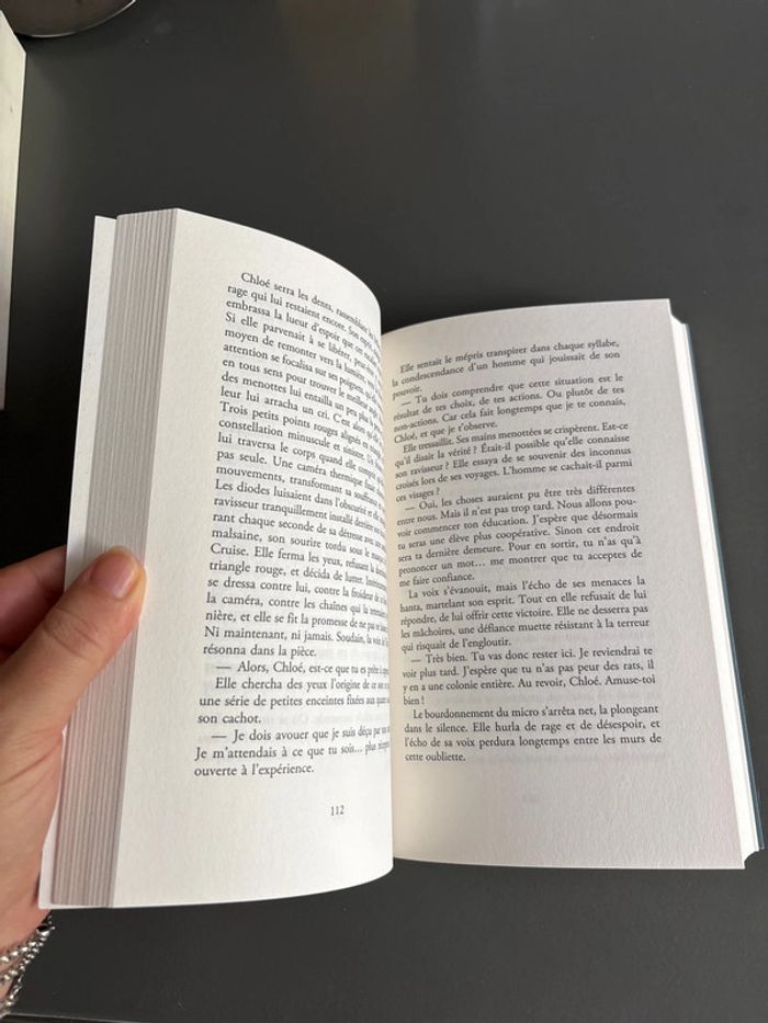 Livre La Menace - photo numéro 3