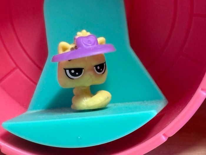 Food truck + accessoires + 3 figurines Littlest Petshop - photo numéro 9