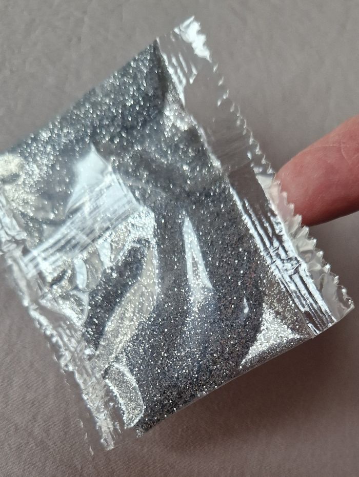 Paillettes argentées - NEUVES - photo numéro 3
