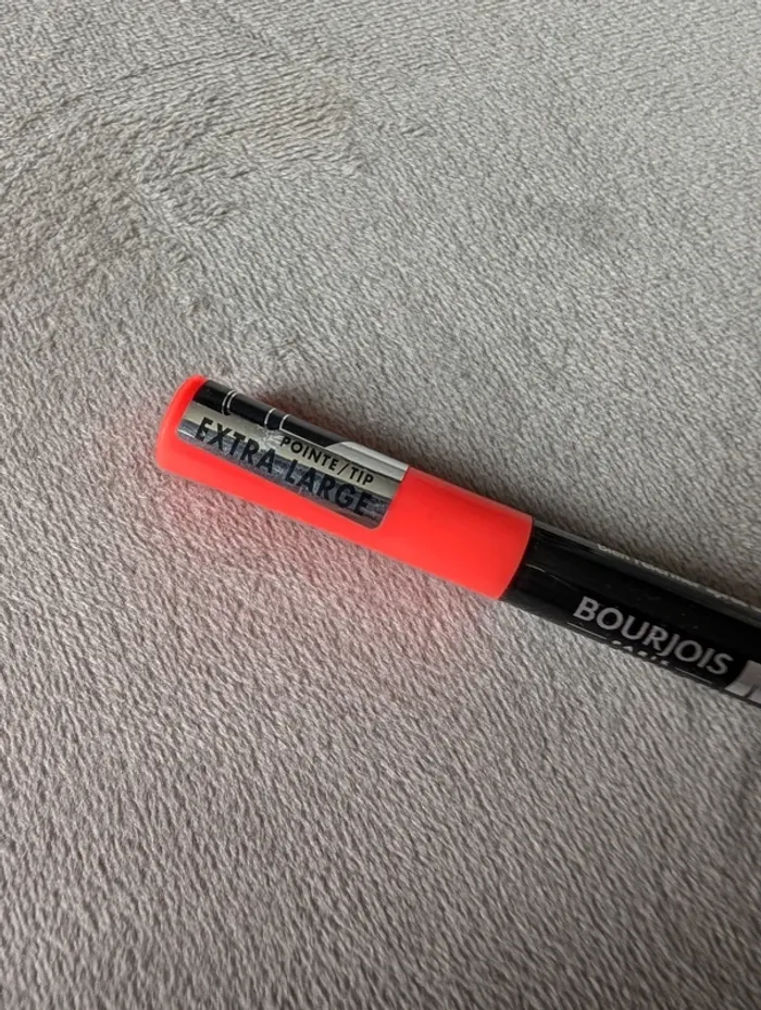 Eye-liner pointe large dark black - photo numéro 3