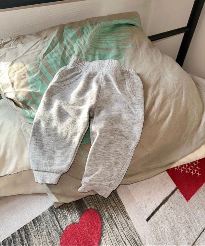 Jogging bb garçon taille 6 mois🐼