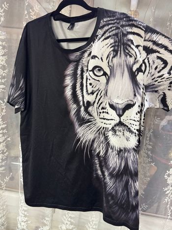 TEE short lion taille xxl