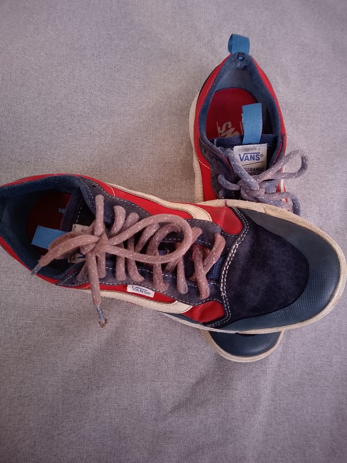 Paire de baskets Vans Ultrarange en bon état, pointure 41,5, couleur rouge, bleu et blanc. - photo numéro 2