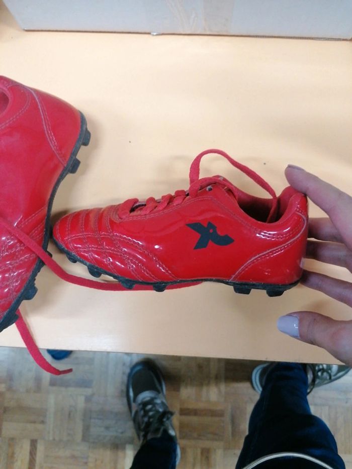 Chaussure de foot rouge Oxylane 28 - photo numéro 2