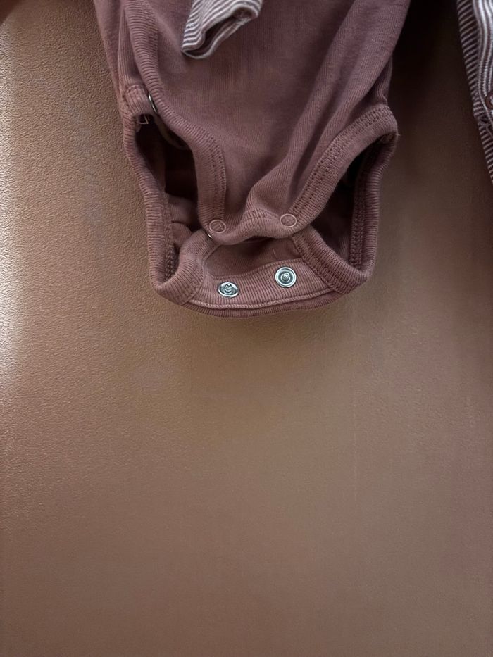 Lot bodies 1 mois - photo numéro 9