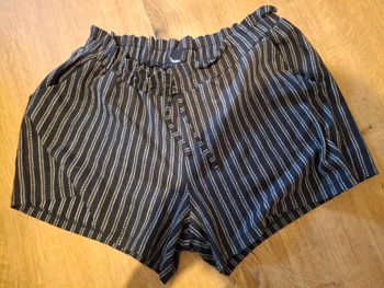 Short à rayures