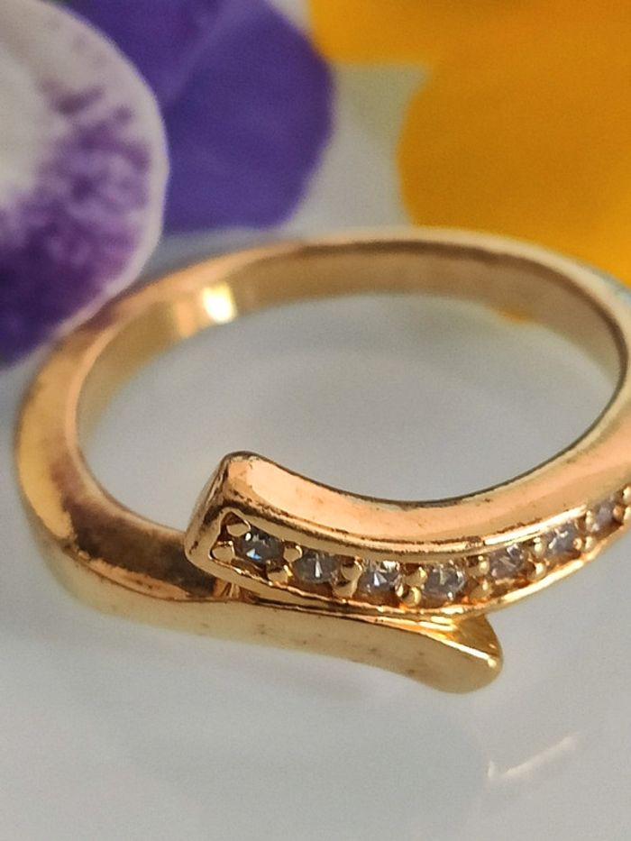 Bague en plaqué or et cristaux - photo numéro 2