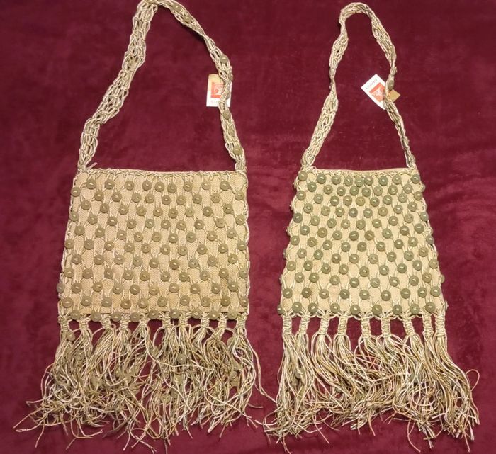 Deux beaux sacs Neufs originaux avec boutons et franges Giada