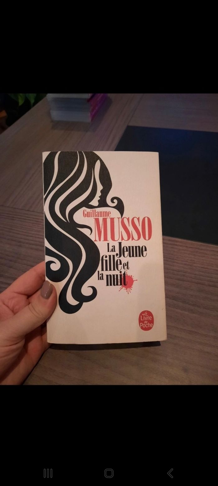 Livre la jeune fille et la nuit