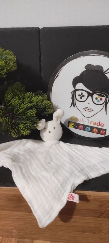 doudou lapin blanc dpam du pareil au même lange gaze gris petit