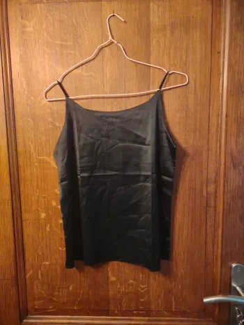 Petit haut satiné noir