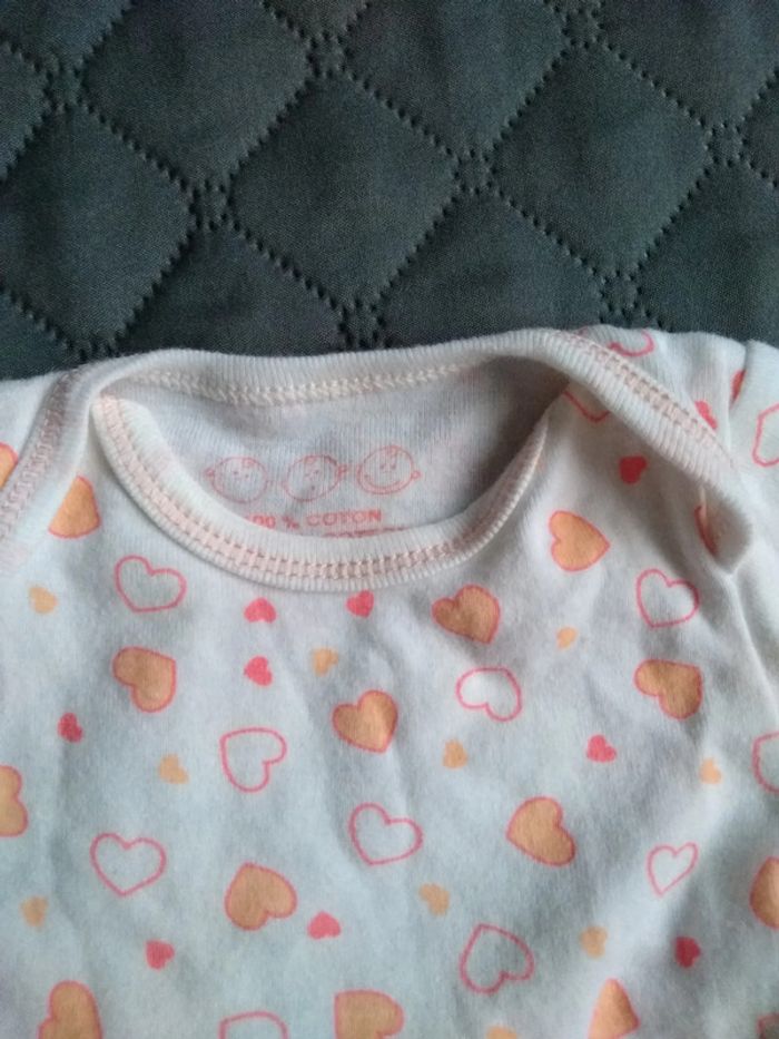 Lot de 4 bodies (1 sergent major, 1dpam et 2 sans marques) et 1 barboteuse (tex) taille 3 mois - photo numéro 7