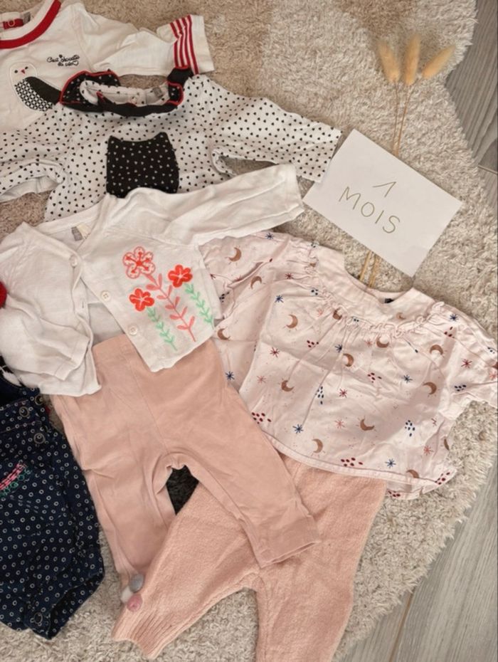Lot vêtements 1 mois fille - photo numéro 3