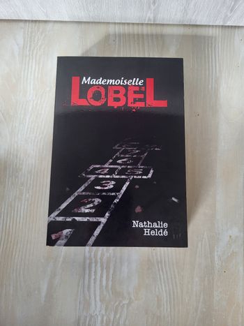 Roman thriller Mademoiselle Lobel
