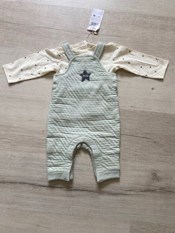 Ensemble salopette et T-shirt manches longues