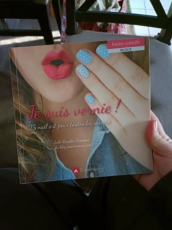Livre nail art je suis vernie !