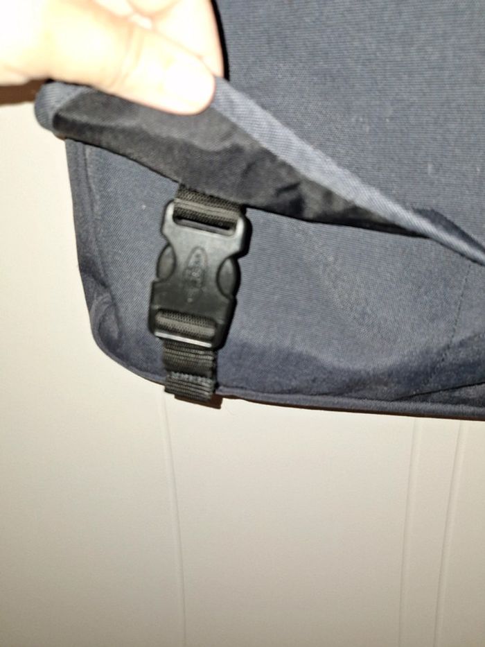 Sac à bandoulière Eastpak - photo numéro 4