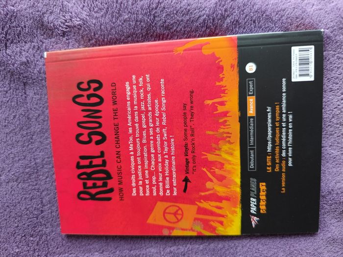 Lot 2 livres série paper planes anglais niveau avancé vintage vinyls rebel songs the river killers - photo numéro 6