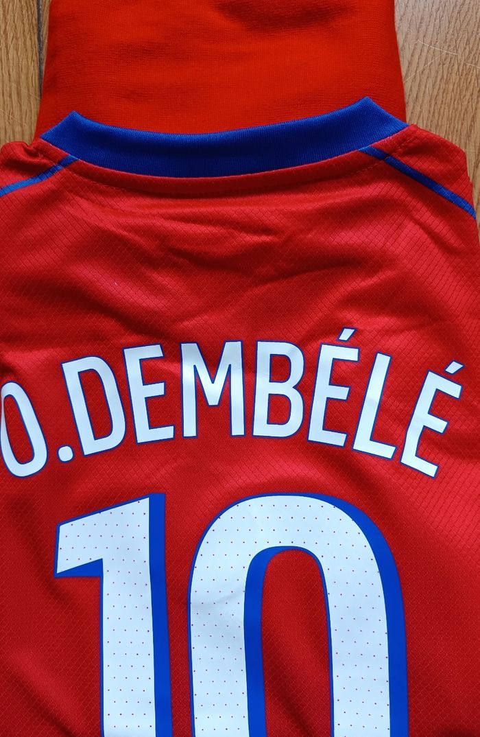 Splendide maillot taille 8 ans Dembélé PSG rouge 2026 étoile - photo numéro 5