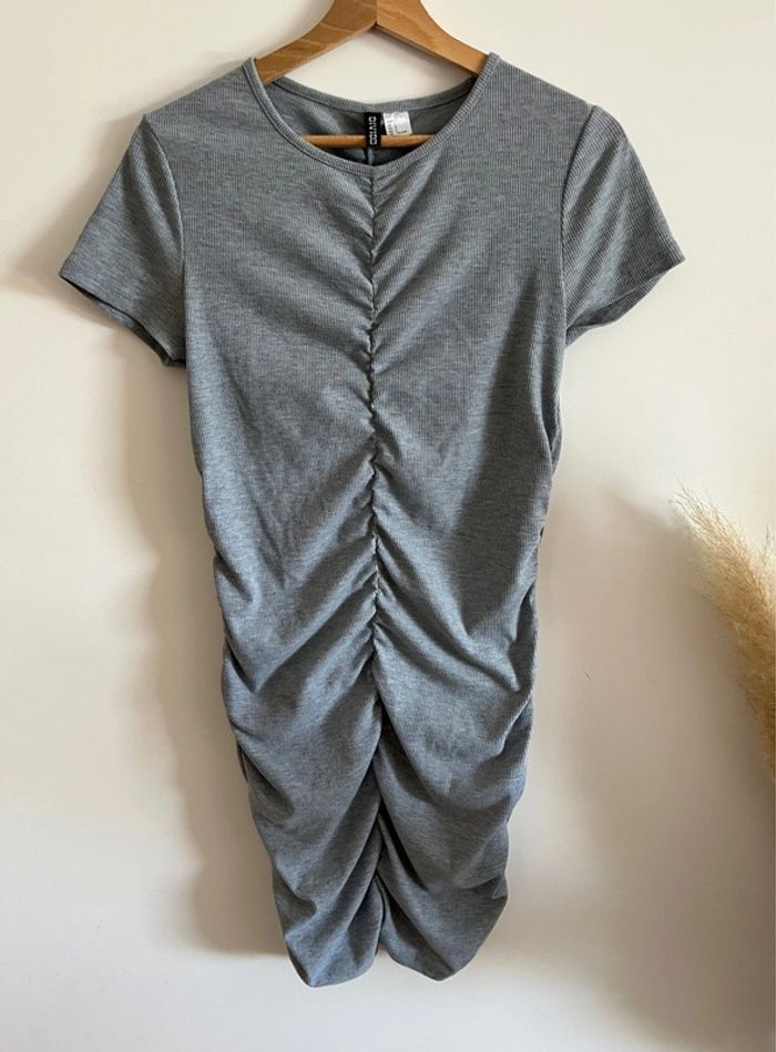 Robe grise moulante H&M - photo numéro 3