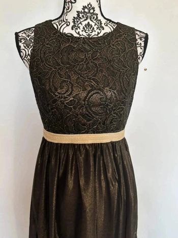 Robe de soirée noire et dorée