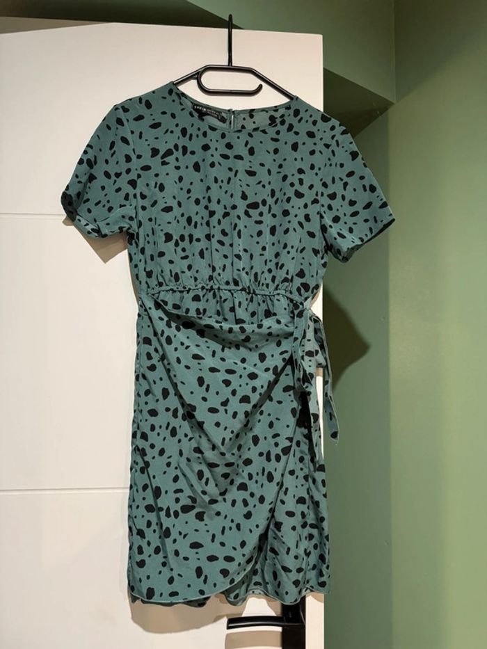 Robe verte et noire à pois
