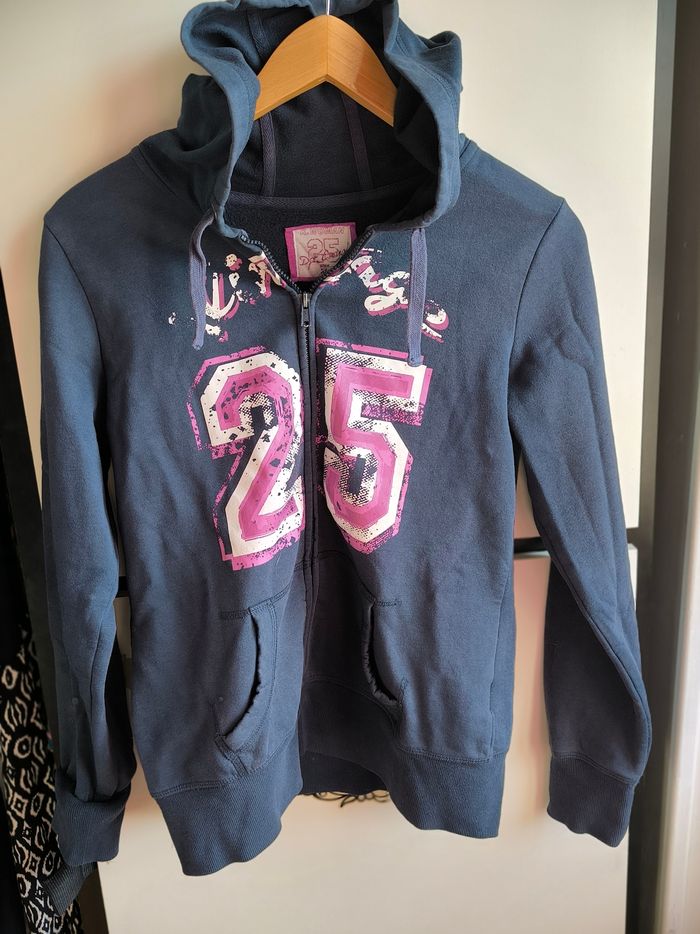 Veste zippée a capuche