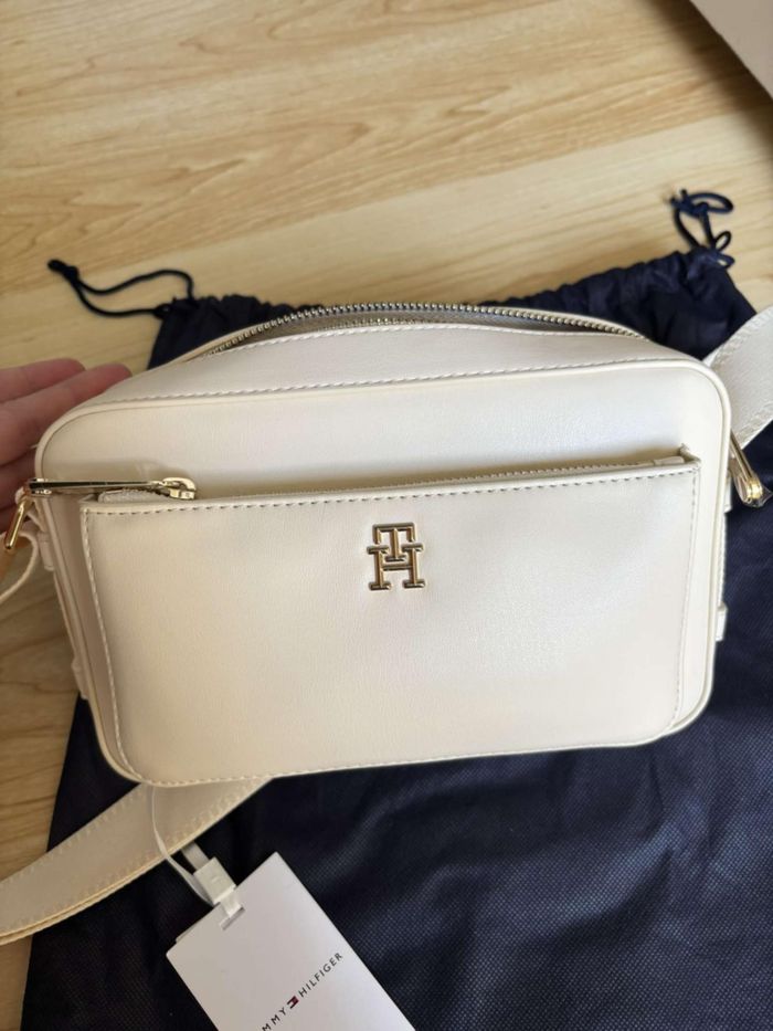 Sac à main Tommy Hilfiger neuf avec étiquette