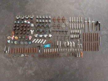 Gros lot type lego d'armes boucliers armures casques pour soldats seigneur des anneaux