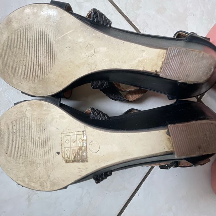 Nus pieds talons compensés - photo numéro 5